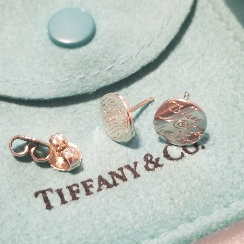 Authentic Tiffany & Co.
925 Sterling Silver
Notes